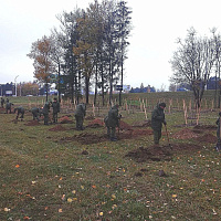 Гвардейцы приняли участие в субботнике