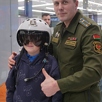 Белорусские военные принимают участие в празднике в столичном торговом центре «Першы нацыянальны гандлёвы дом»