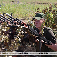 Практические занятия с военнослужащими 6 омбр и 11 омбр по вождению боевых машин с преодолением водной преграды