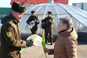 В День женщин военные создали атмосферу праздника в разных уголках страны