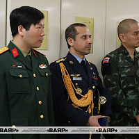 Представители военно-дипломатического корпуса посетили Национальный архив Республики Беларусь и МАЗ