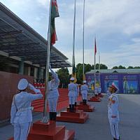 «Флаги поднять!»