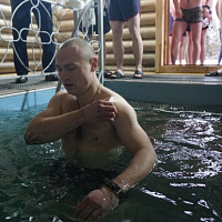 Витебские десантники поддержали крещенскую традицию