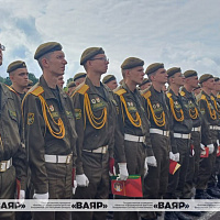 Участникам парада вручили нагрудные знаки от Главнокомандующего Вооружёнными Силами