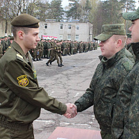В 361-й базе охраны и обслуживания (ЦОВУ) проводили военнослужащих в запас