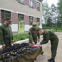 Ритуал вручения стрелкового оружия военнослужащим нового пополнения