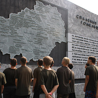 Воспитанники лагеря «Родина» посетили мемориальный комплекс «Ола» 