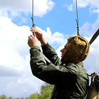 Подготовка к первому прыжку с парашютом