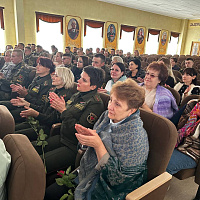 С праздником, мама! 