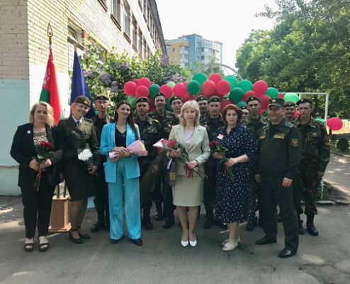 Поздравили выпускников