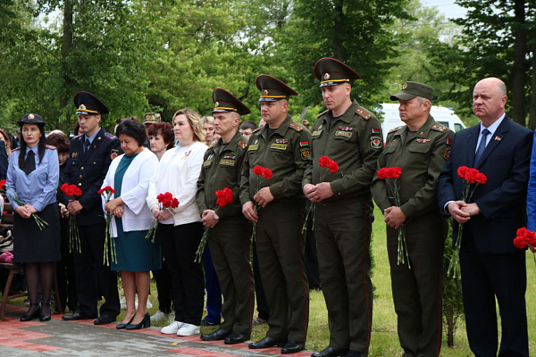 Почтили память погибших минутой молчания