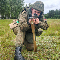 Военнослужащие 65-й автомобильной бригады отработали приемы и способы ведения огня из штатного оружия