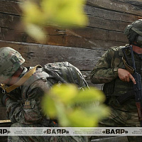 Белорусско-китайские воздушно-поисковые штурмовые группы отработали поиск условного противника и уничтожили его лагерь