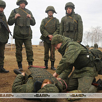 На полигоне Лепельский с военнообязанными проводятся занятия по тактической медицине