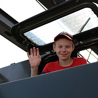 Военнослужащие 36-й дорожно-мостовой бригады устроили праздник воспитанникам Жодинского социально-педагогического центра