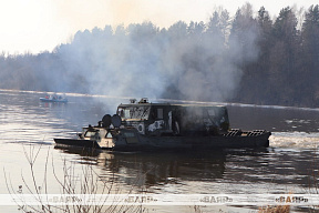 Военнослужащие одной из воинских частей ЗОК навели десантную переправу через водную преграду