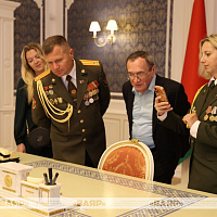 Личный состав военного информационного агентства «Ваяр» посетил с экскурсией Дворец Независимости