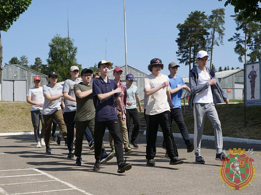 На каникулы — в армию 