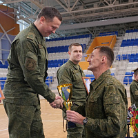 И в спорте служат примером