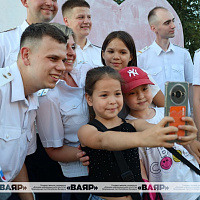 Белорусские военные артисты устроили праздник на полигоне Ашулук