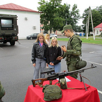 Выставка вооружения от слонимских гвардейцев