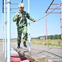 Финалисты патриотической игры «Зарница» преодолели полосу препятствий 