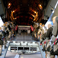 Военнослужащие 5 обрСпН совершили прыжки с парашютом