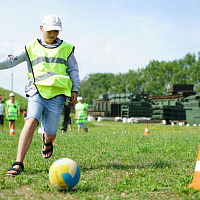 Военнослужащие 36-й дорожно-мостовой бригады устроили праздник воспитанникам Жодинского социально-педагогического центра