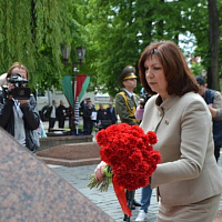 От братских народов - павшим героям