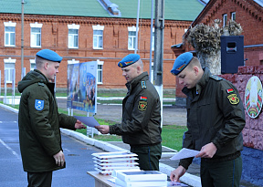Продолжаются торжественные церемонии увольнения в запас военнослужащих срочной военной службы