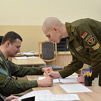  Военнослужащие Вооружённых Сил принимают участие в досрочном голосовании