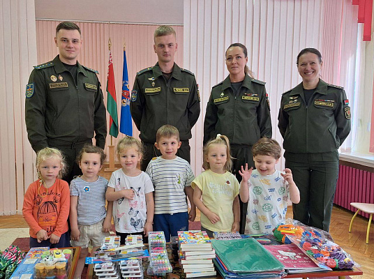 Военнослужащие 50 саб приняли участие в акции «Соберём детей в школу»