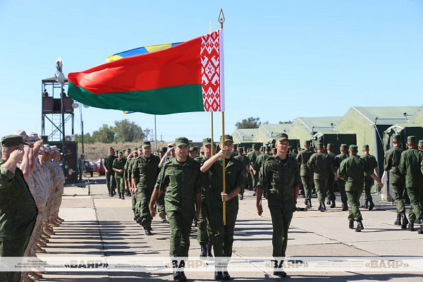 Государственный флаг Республики Беларусь поднят на полигоне Ашулук