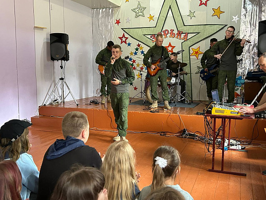 Военнослужащие 30 ождбр организовали программу для воспитанников детского лагеря 