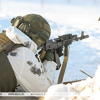 Военнослужащие выполняют стрельбы из различных видов оружия и техники в рамках внезапной проверки Вооружённых Сил