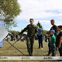 Белорусские военные организовали для гостей выставку беспилотных летательных аппаратов