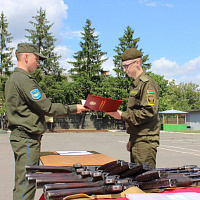 Военнослужащие, недавно принявшие Военную присягу, получают штатное оружие и военную технику