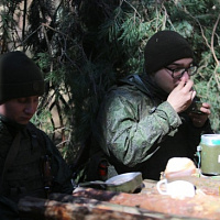 Работают специалисты тыловых подразделений