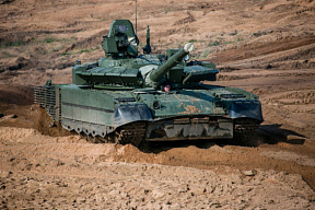 ЗВО показал на масштабных учениях огневую мощь танка Т-80