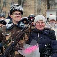 Вчерашние мальчишки стали защитниками Родины