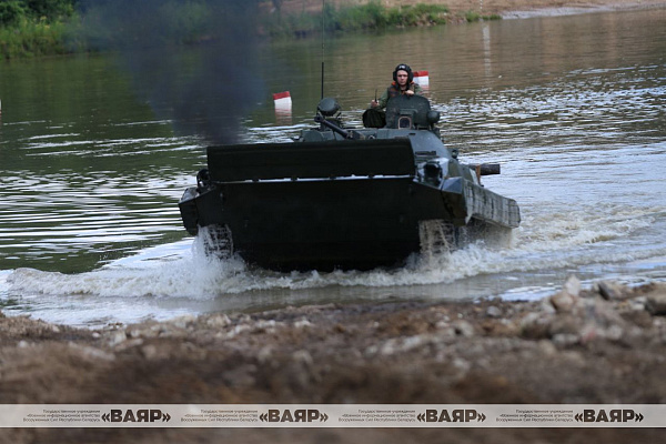 Занятие по преодолению водной преграды с военнослужащими 11 омбр