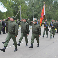 Командир 927-го центра подготовки и применения БАК попрощался с Боевым Знаменем