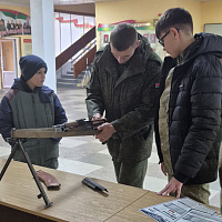 Воспитанники военно-патриотического клуба посетили 120 омбр