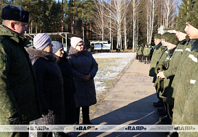  Участники республиканского комитета белорусской общественной организации солдатских матерей ознакомились с условиями службы военнослужащих