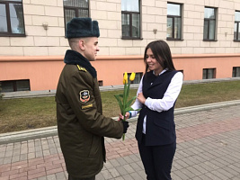 Тюльпаны от курсантов военного факультета в БГУИР