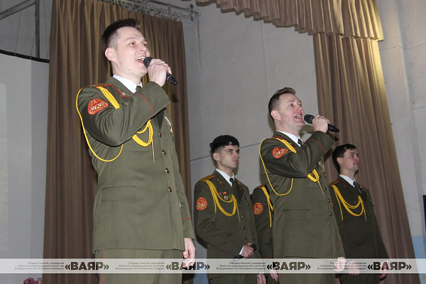 Артисты в погонах выступили с концертами в воинских частях ЗОК