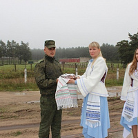 Гвардейцев встречали с оркестром