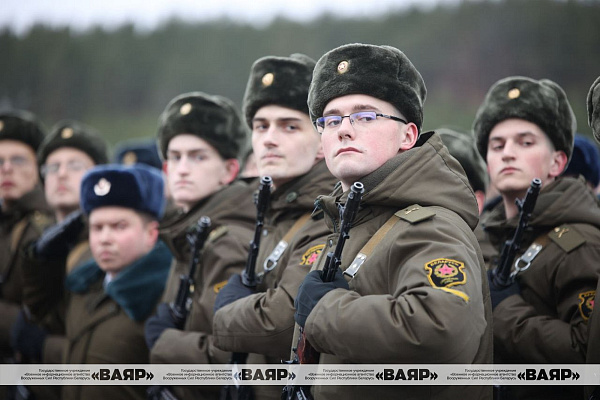 Сегодня новое пополнение принимает Военную присягу
