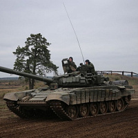 Продолжают выполнять задачи