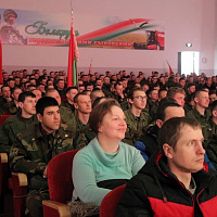 С песней и служить веселее